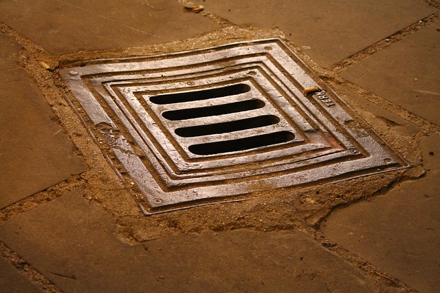 manhole-199548_640