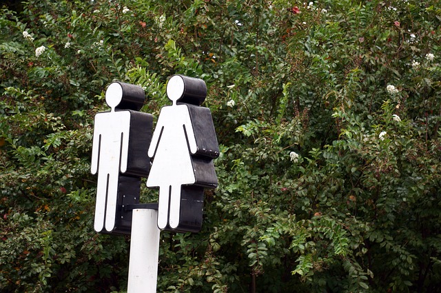 záchody muži a ženy